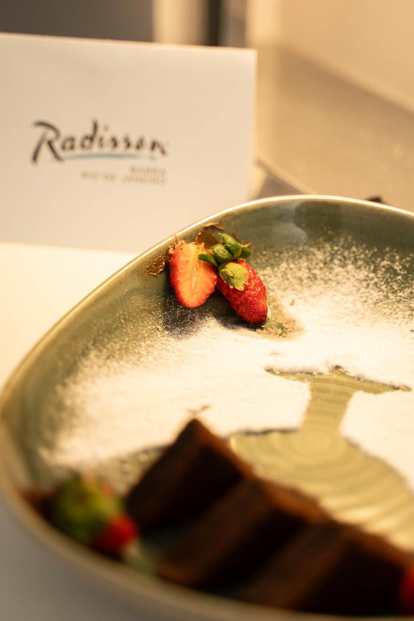 Radisson Rio De Janeiro Barra Otel Dış mekan fotoğraf A dessert at the restaurant
